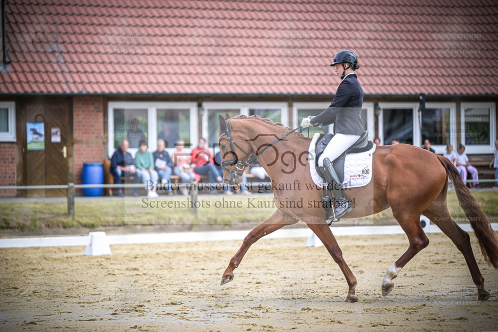 DOS_8694 | Entdecke hochwertige Reitturnierfotos von Foto Oger. Professionell, emotional und authentisch – jetzt Lieblingsmomente im Shop bestellen. - Realisiert mit Pictrs.com