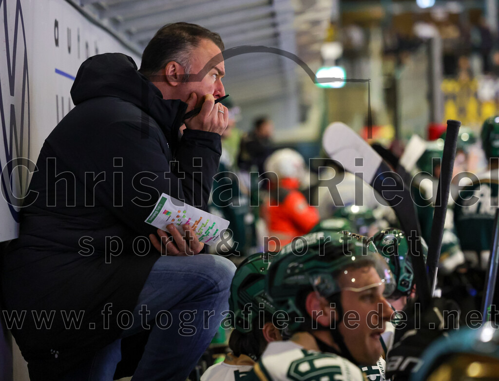 2026-01-09_141_TSV_Erding_gegen_Stuttgart_Rebels | Erding, Deutschland, 09.01.2026:Eishockey, Oberliga Süd 2025 / 2026, 35. Spieltag, TSV Erding gegen Stuttgart Rebels, Endergebnis: Teamchef Thomas Daffner (Erding Gladiators)Foto: Christian Riedel / fotografie-riedel.net