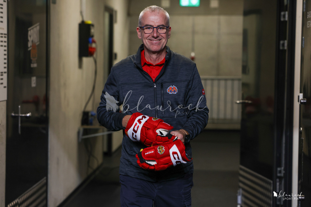 09302025_EHCB vs EVZ_wb-8928 | Sportbilder, Sportfotograf, Hochzeits- und Eventfotografin, Flugshows, Portraits und Tiershooting, Aviation, Downhill, Nationalleague, Swissleague, International