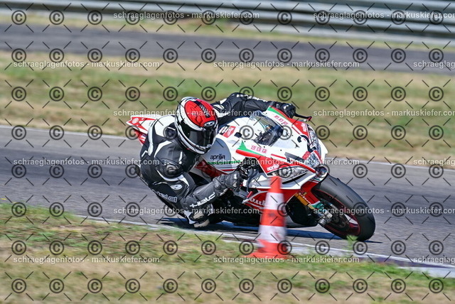 26bt04-0032 | markuskiefer.com - Realisiert mit Pictrs.com