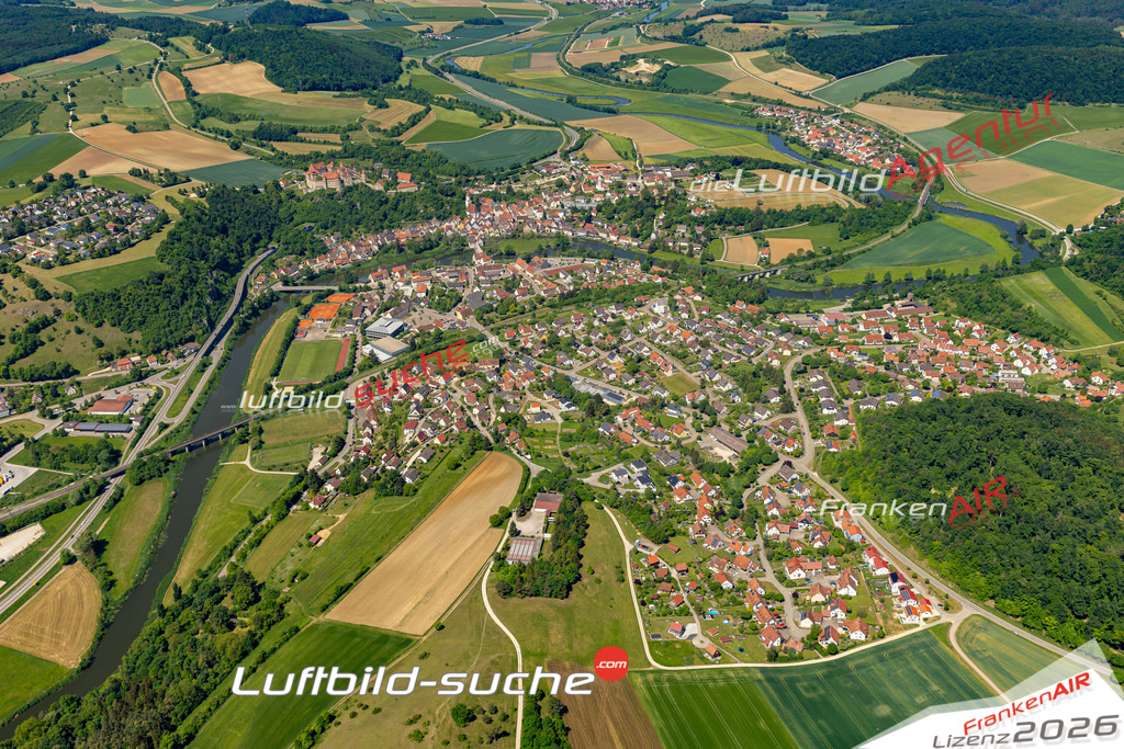 Das Luftbild der Stadt Harburg wurde 2022 vom Flugzeug heraus erstellt (keine Drohnen-Aufnahmen) Aufnahmehöhe ca.450 Meter- hohe Bildauflösung und Druck-Qualität. Garantiert!