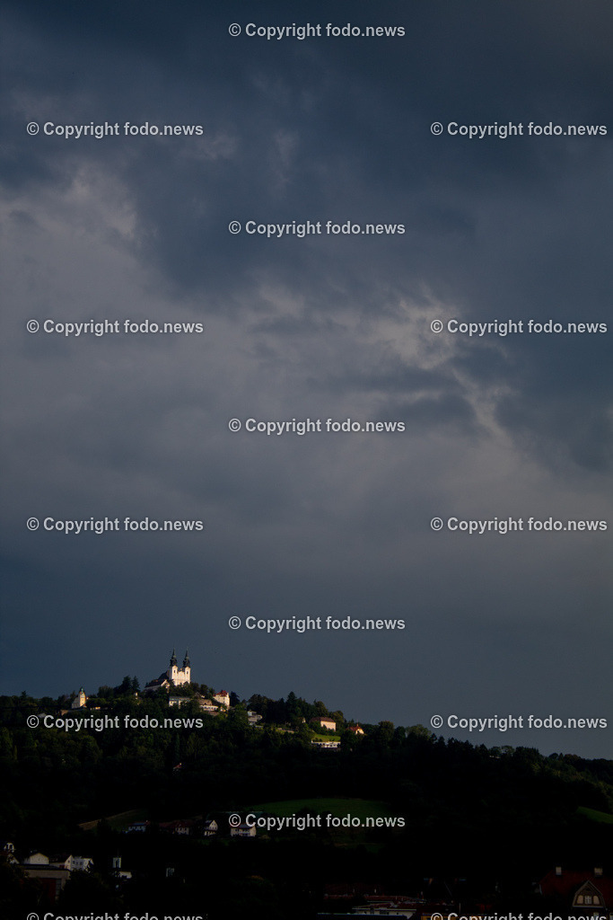Linz_ Wetter_ Wolken_ 14.07.2025-3 | 14.07.2025, LINZ, AUT, Wetter, im Bild Themenbild, Wolken, Regenwolken, Himmel, Dunkel, Sturm, Unwetter, Wind, Farben, Symbolbild, Feature