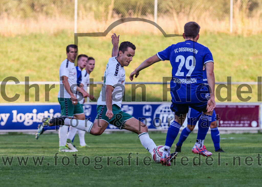 2023-08-01_051_FC_Schwaig_gegen_FC_Deisenhofen | Oberding, Deutschland, 01.08.2023:
Fußball, Toto-Pokal 2023 / 2024, 1. Spieltag, FC Schwaig gegen FC Deisenhofen, Endergebnis: 2:3

Vincent Sommer (FC Schwaig, #10), Nikolaos Gkasimpagiazov (FC Deisenhofen, #29)

Foto: Christian Riedel / fotografie-riedel.net