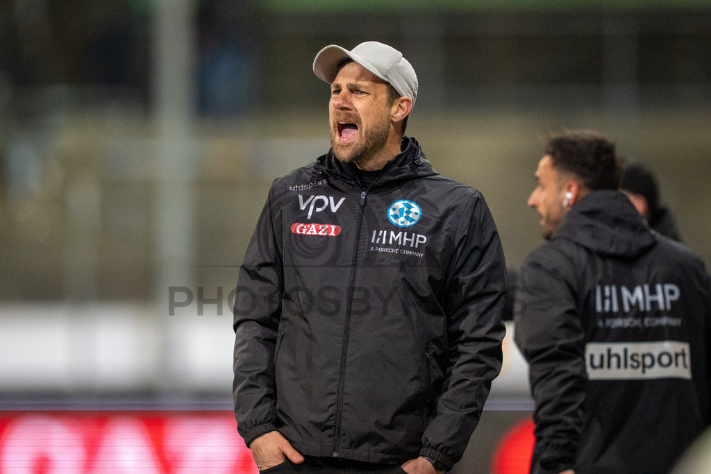SV Stuttgarter Kickers vs. SGV Freiberg, Fussball, WFV-Pokal, Viertelfinale, 17.03.2026 | Marco Wildersinn (Trainer SV Stuttgarter Kickers) gibt Anweisungen,SV Stuttgarter Kickers vs. SGV Freiberg, Fussball, WFV-Pokal, Viertelfinale, 17.03.2026Foto: photosbyphips/Philip Ziegler
