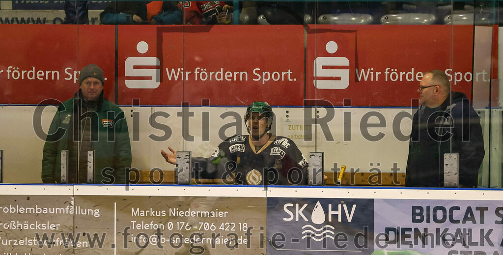 2024-03-01_079_TSV_Erding_gegen_ERSC_Amberg | Erding, Deutschland, 01.03.2024:
Eishockey, Bayernliga Playoffs 2023 / 2024, 5. Spieltag, TSV Erding gegen ERSC Amberg, Endergebnis: 9:0

Mark Waldhausen (Erding Gladiators, #27)

Foto: Christian Riedel / fotografie-riedel.net