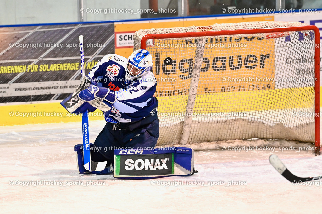 ESC Steindorf vs. EHC Althofen | #72 Moser Lucas ESC Steindorf, Puck, ESC Steindorf vs. EHC Althofen, ESC Steindorf vs. EHC Alhofen am 03.03.2024 in Steindorf (Ossiachersee Halle), Austria, (Photo by Bernd Stefan)
