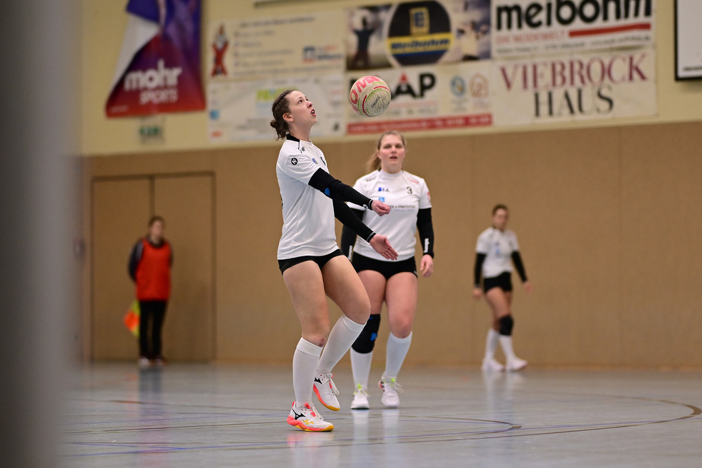 Faustball I Frauen I Saison 2025-2026 I Bundesliga Nord I 7c. Spieltag I MTV Wangersen - Ohligser TV | Der Sportfotograf. - Realisiert mit Pictrs.com