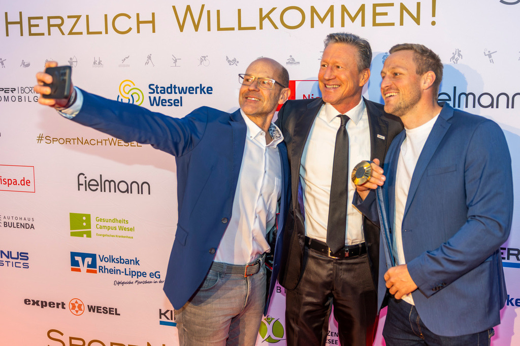 top-top.de 260306-244 | Foto, Video, Fotografie, Videografie, Fotobox, DJ, Discjockey, Musik, Musikbox, Veranstaltung, Photobooth, Amazon, Ebay, Buchtipp, Bestseller, Autor, Verlag, Buch, Wesel, Hamminkeln, NRW, Dinslaken, Rees, Drohne, Hochzeit, Party, Fotobox, Wesel, Fotograf