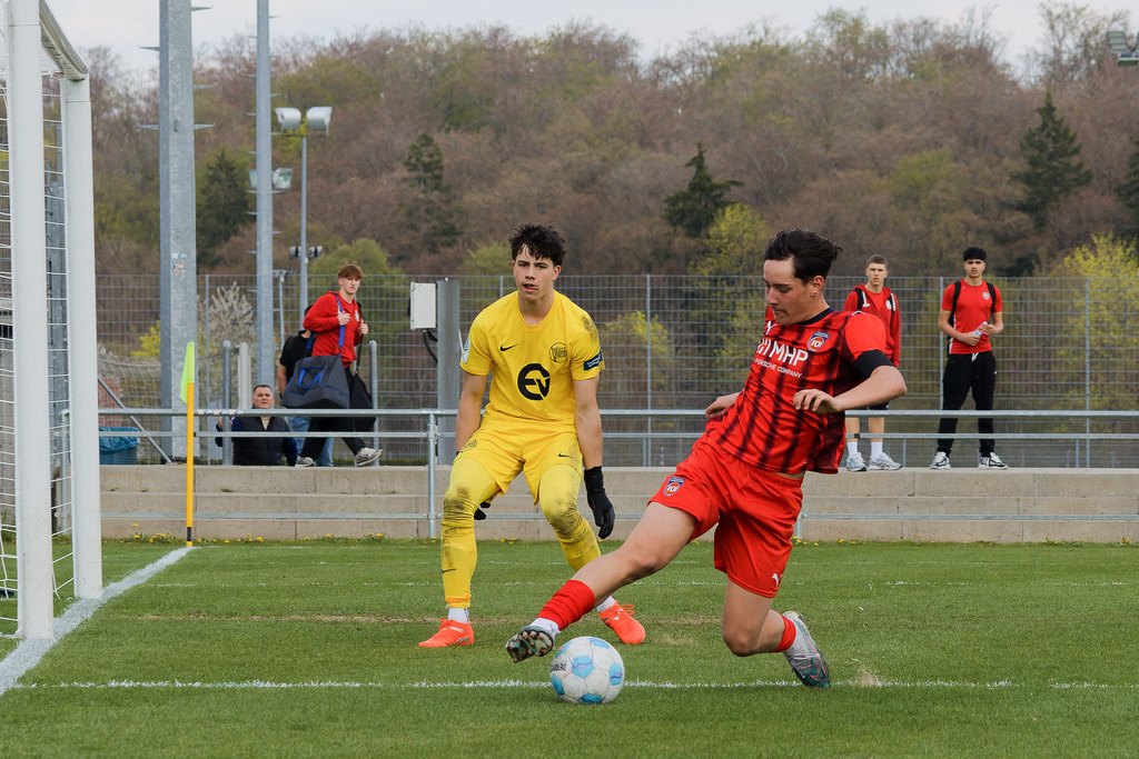 FCHOFK_260418_6-78 | 1.FC Heidenheim 1846 vs. Offenbacher Kickers, Fußball, U17, B-Junioren, NWL, U17-DFB-Nachwusliga, 2025/2026, 10. Spieltag, 18.04.2026 in Heidenheim, Walter-Birkhold-Jugendstadion (Foto: Michael Bulling) - Realisiert mit Pictrs.com