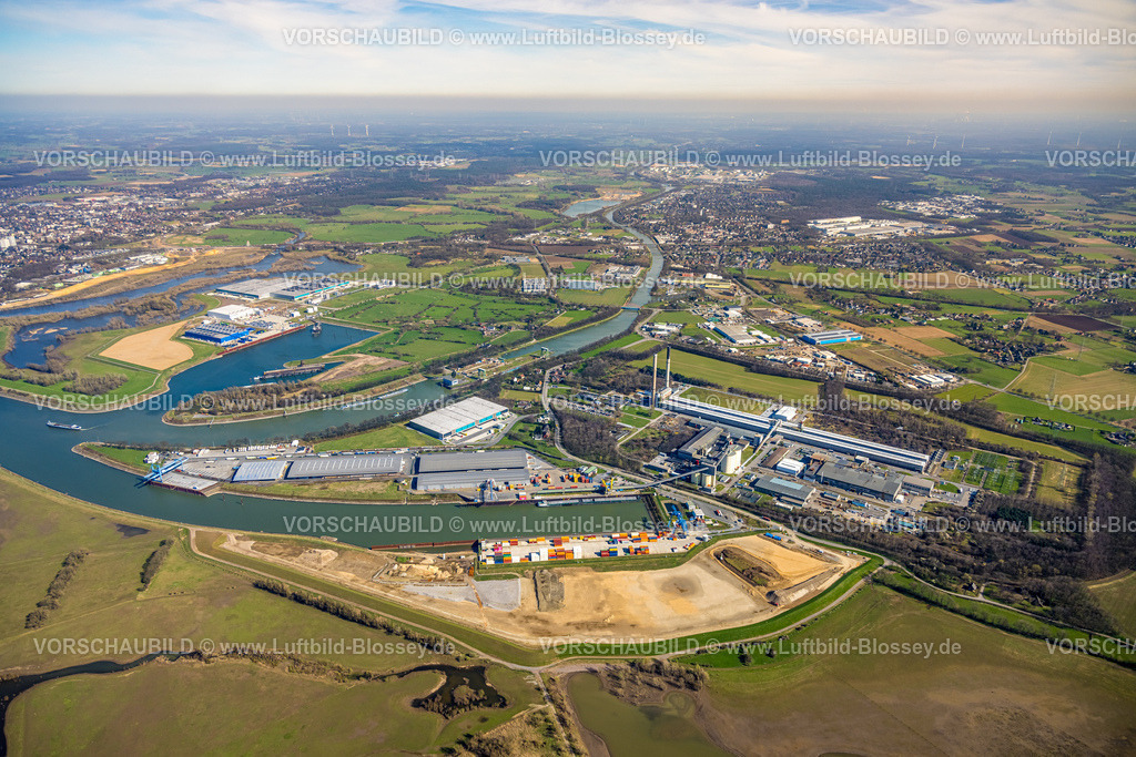 Voerde240310800 | Luftbild, Hafen Emmelsum, Fluss Rhein und Wesel-Datteln-Kanal mit Schleuse Friedrichsfeld, Sappi Logistics Wesel GmbH Logistikdienst und TRIMET Aluminium SE, Blick nach Friedrichsfeld und Fernsicht, Emmelsum, Voerde, Nordrhein-Westfalen, Deutschland