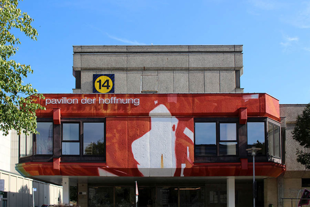 Pavillon der Hoffnung - Halle 14 auf der Alten Messe | Entdecke über 20 Kategorien Leipzig-Motive: Foto-Downloads, hochwertige Poster, Leinwand- & Fine-Art-Prints. Jetzt Lieblingsfoto im Bildlexikon Leipzig Shop bestellen!