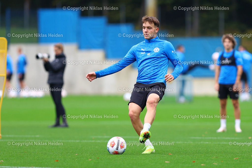 NH_HolsteinKiel_Training_22102025 | #40 Leon Parduzi (Holstein Kiel)Fußball I Herren I Training I Saison 2025-2026 I Holstein Kiel I 22.10.2025 I Citti-Fußballpark