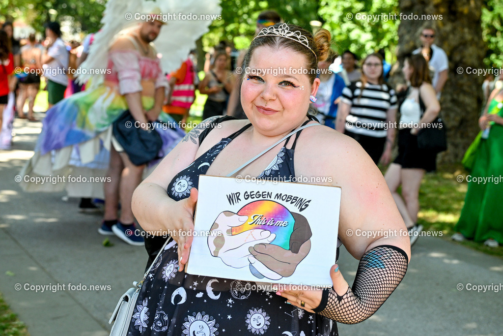 Linzpride 2025_ 21.06.2025-99 | 21.06.2025, Linz, AUT, Linzpride 2025, im Bild Teilnehmer an der Linz Pride 2025