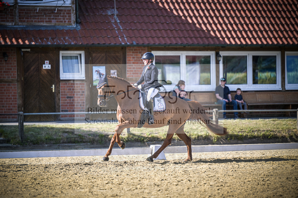 DOS_1085 | Entdecke hochwertige Reitturnierfotos von Foto Oger. Professionell, emotional und authentisch – jetzt Lieblingsmomente im Shop bestellen.Deutschlandweite Turnierfotografie. - Realisiert mit Pictrs.com
