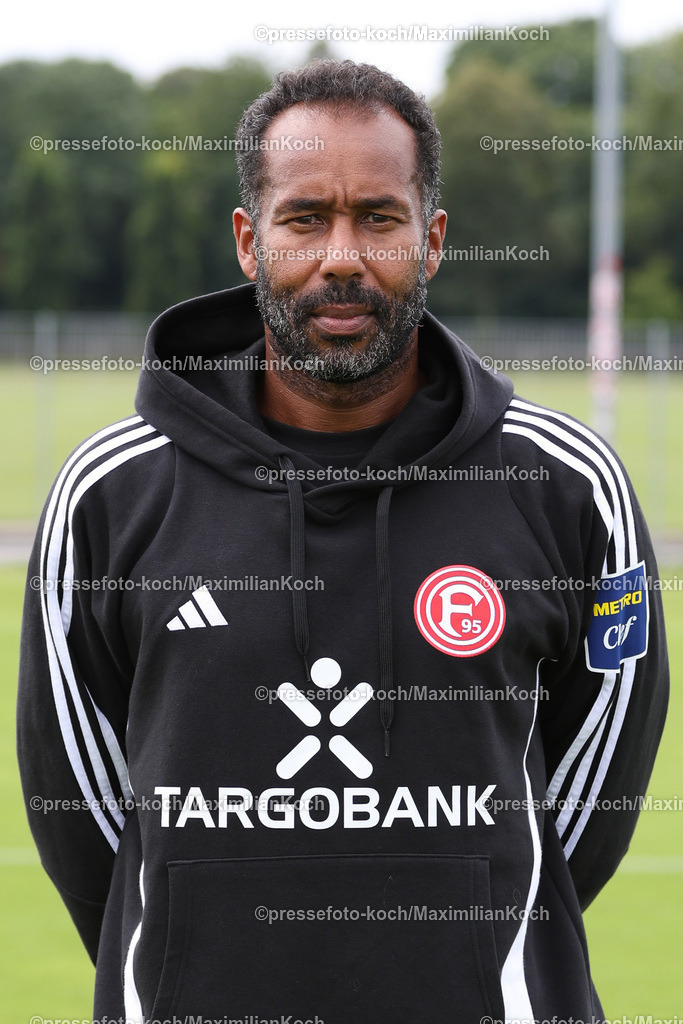Due2BL25072401005 | Cheftrainer Daniel Thioune ; Fortuna Düsseldorf; 2. Bundesliga, Porträttermin 2024/2025