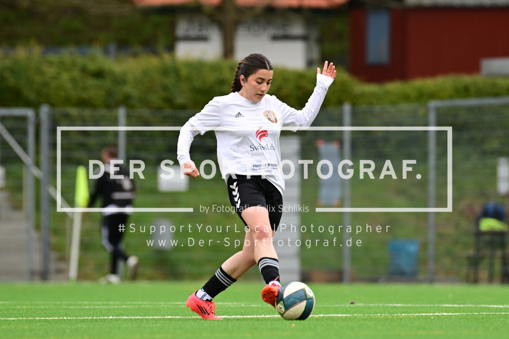 Fußball I Frauen I Saison 2025-2026 I Bezirksliga I 21. Spieltag I Harburger TB - Rahlstedter SC I 165094 | Der Sportfotograf. - Realized with Pictrs.com