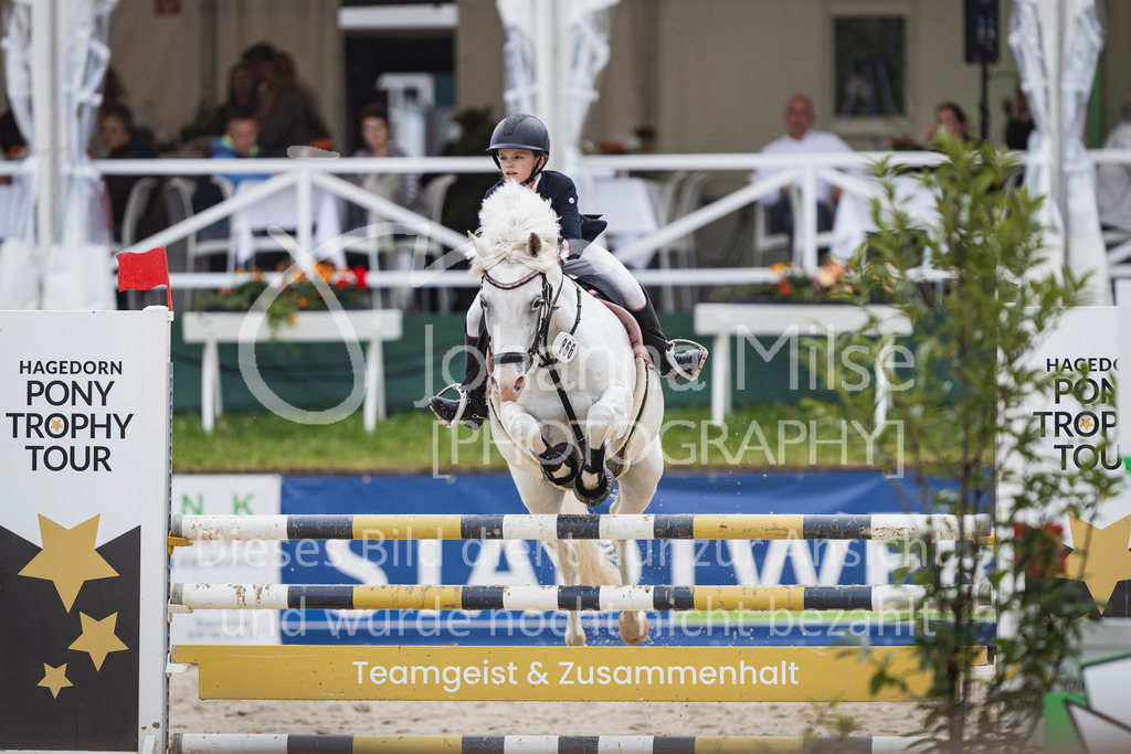 250712_BHO_Pony-L-218 | Deine schönsten Turniermomente als professionelle Fotos! Entdecke hochwertige Pferdesport-Fotografie im Online-Shop. Jetzt Fotos finden & bestellen!