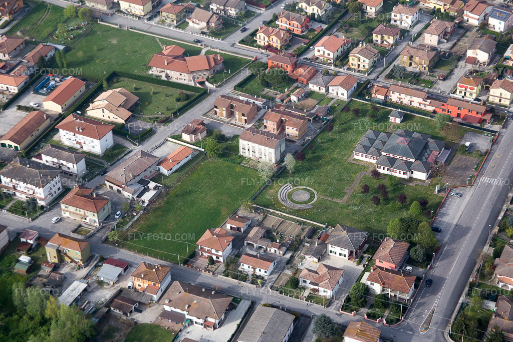 Aerial view: View of the town in Donzella in the state Veneto, Italy. – Photo: IMG_087274.jpg taken on 04/05/2016 by Werner Riehm/FLY-FOTO.com – Resolution of the original: 5472 x 3648 px