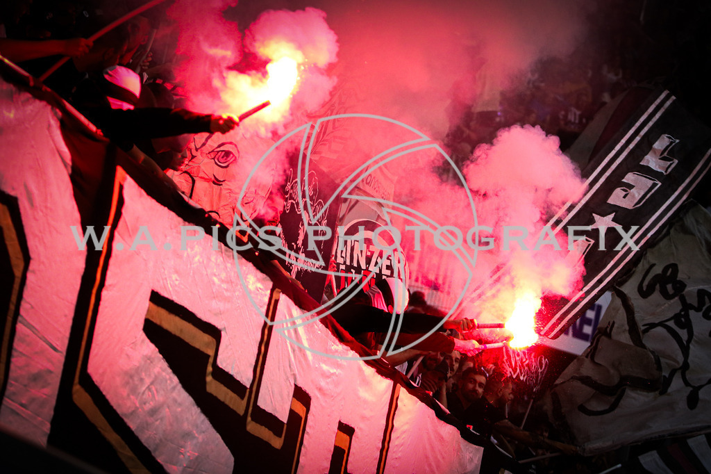 Linzer ASK vs FK Austria Wien | LINZ, AUSTRIA, Raiffeisenarena, 27.08.23 - SOCCER - ADMIRAL Bundesliga, Ground group, LASK Linz vs FK Austria Wien, Image shows: Fans of LASK Linz
Photo: SMP/Andreas Willdoner