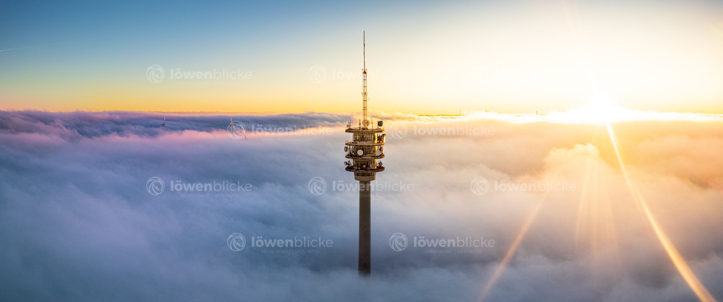 Funkturm Aufhausen im Nebelmeer | löwenblicke | shop