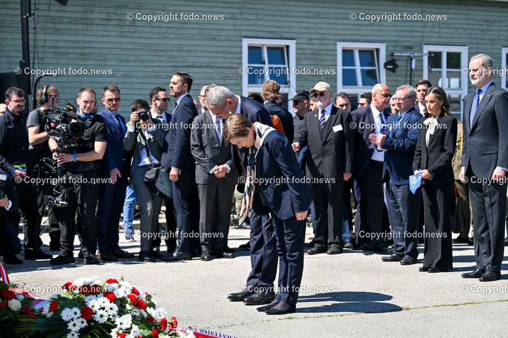 Internationale Gedenk- und Befreiungsfeier Gedenkstaette Mauthausen 2025_ 11.05.2025-152 | 11.05.2025, Mauthausen, AUT, Internationale Gedenk- und Befreiungsfeier Gedenkstaette Mauthausen 2025, 80 Jahre Befreiung KZ Mauthausen im Bild Alexander van der Bellen (Bundespraesident der Republik Oesterreich) und Doris Schmidauer