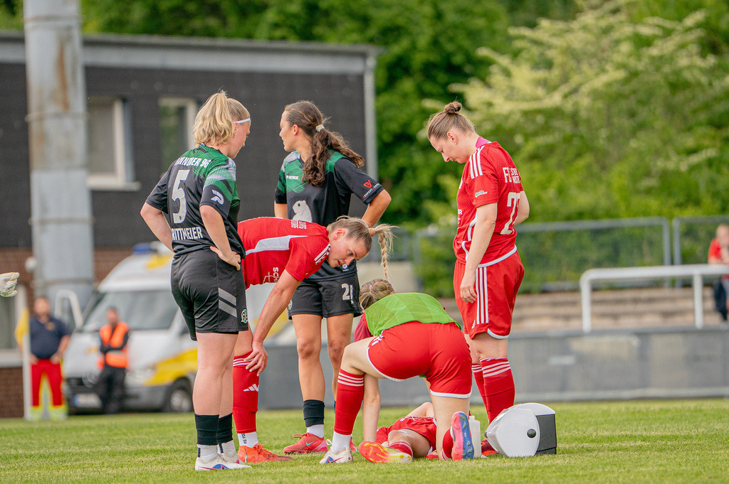 Fußball I Frauen I Saison 2025-2026 I Niedersachsen-Pokal I Finale I FC Jesteburg-Bendestorf - Hannover 96 I 22348 | jns.sportfotos - Realisiert mit Pictrs.com
