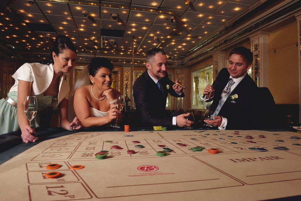 Hochzeit_Fotoshooting_070 | Mein Name ist Arkadius. Ich fotografiere Ihre Hochzeit in Frankfurt und im Umkreis von 200 km. Als Fotograf bin ich noch bekannt im Bereich Business- und Modefotografie.