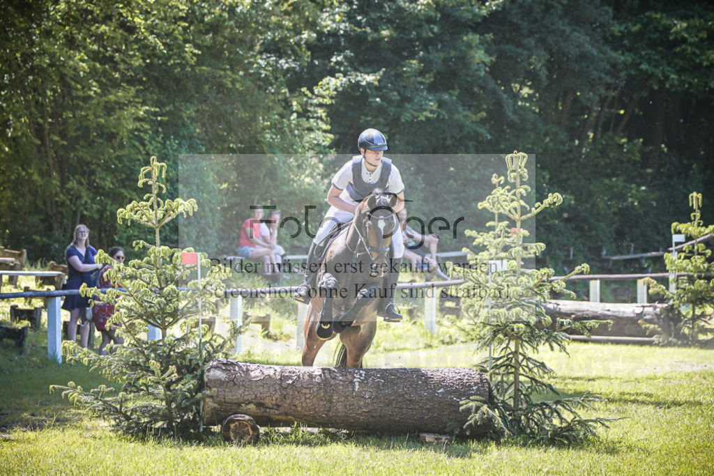 DOS_6251 | Entdecke hochwertige Reitturnierfotos von Foto Oger. Professionell, emotional und authentisch – jetzt Lieblingsmomente im Shop bestellen.Deutschlandweite Turnierfotografie. - Realisiert mit Pictrs.com