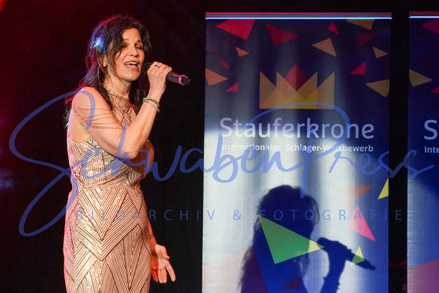 060424Ho1926 | Alexandra Herz -Stauferkrone 2024
Der internationale Schlagerwettbewerb Stauferkrone wird 2024 bereits zum fuenften Mal von Maitis Media ausgerichetet. 
Deutschland, Donzodrf, Stadthalle, 06.04.2024


