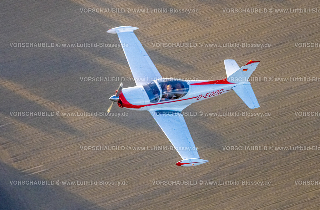 Hamm221006437marchetti_Thorsten_Wesselmann | Luftbild, Flugzeug in der Luft, Flugzeug D-EODG, Aircraft D-EODG, SIAI-Marchetti SF-260, einmotoriges Leichtflugzeug, Heessen, Hamm, Ruhrgebiet, Nordrhein-Westfalen, Deutschland