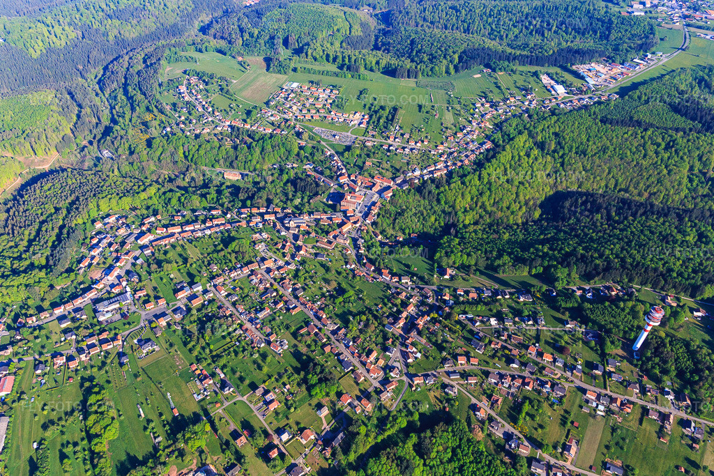 Aerial view: Overview of locations in the Northern Vosges Mountains in the morning, viewed from the southeast. in Goetzenbruck in the state Moselle, France.Photo: IMG_146055.jpg taken on 05/01/2025 by Werner Riehm/FLY-FOTO.comResolution of the original: 5096 x 3397 px