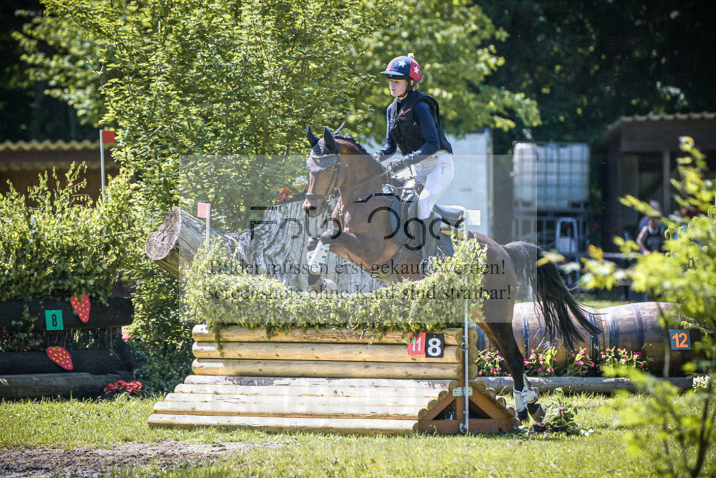 DOS_2605 | Entdecke hochwertige Reitturnierfotos von Foto Oger. Professionell, emotional und authentisch – jetzt Lieblingsmomente im Shop bestellen.Deutschlandweite Turnierfotografie. - Realisiert mit Pictrs.com