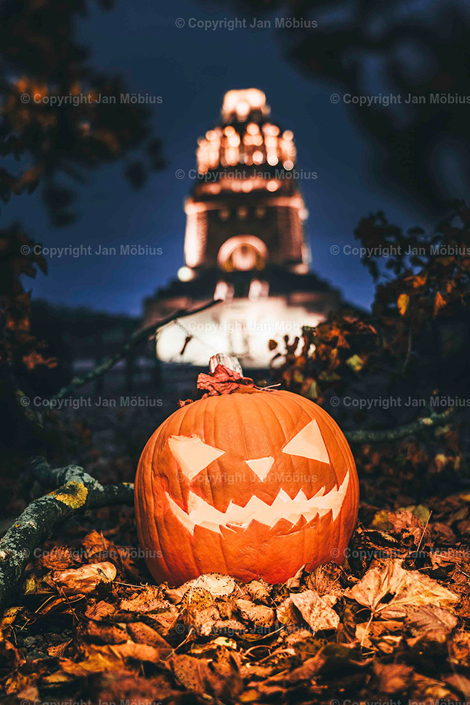 Halloween | Halloween in Leipzig bietet Gruselspaß für Groß &amp; Klein – mit Partys, Kürbissen, Kostümen, Gruseltouren und schaurig-schönen Events in der ganzen Stadt. - Realisiert mit Pictrs.com