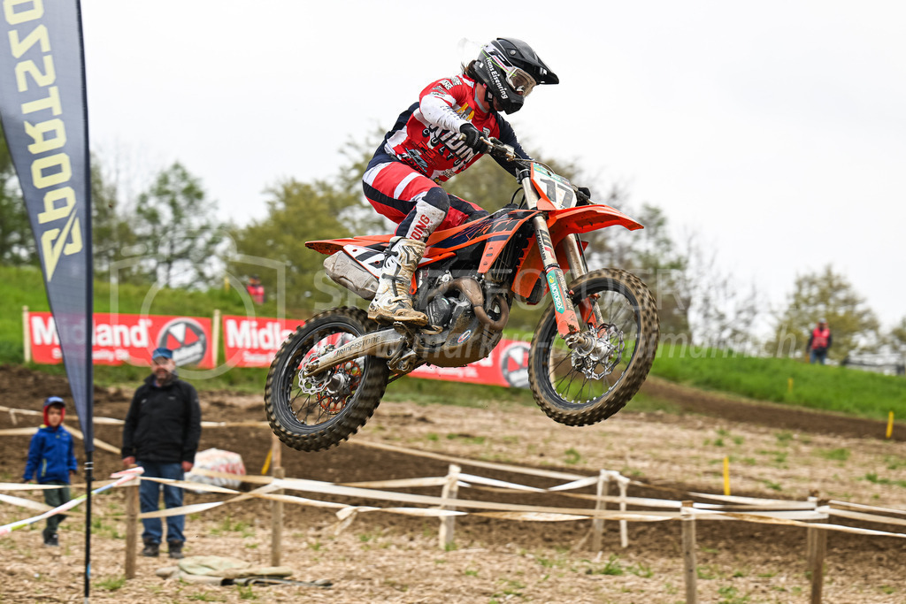 Motocross Schlatt bei Winterthur - 30. April 2023 | #17 Keller Ramon aus Truttikon (CH) auf KTM in der Kategorie ProRace Serie am Motocross Schlatt bei Winterthur, 30. April 2023. 
Instagram: @mx_schlatt | @mc_wila | @sam_schweiz
Bild: Sportfotografie Markus Aeschimann | www.markus-aeschimann.ch - Realisiert mit Pictrs.com
