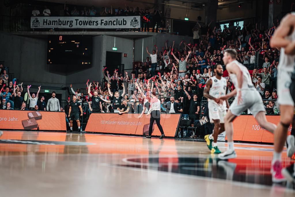 Basketball | Männer | Saison 2023/2024 | easyCredit Basketball Bundesliga | 31. Spieltag | Veolia Towers Hamburg vs. HAKRO Merlins Crailsheim | 30.04.2024 | Jubel