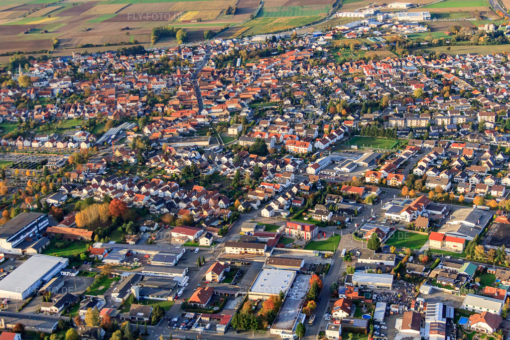 Luftbild: Ortsansicht von Süden in Rülzheim im Bundesland Rheinland-Pfalz in Deutschland. Foto: IMG_60282.jpg vom 22.10.2013 durch Werner Riehm/FLY-FOTO.de