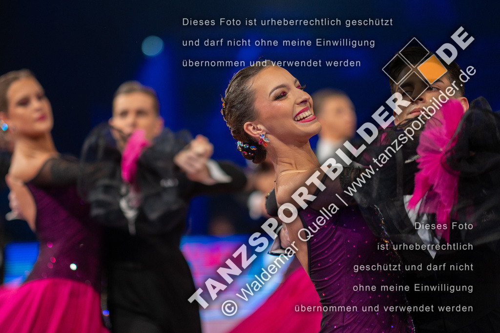 20251206-01391 | Hier finden Sie Tanz Bilder vom Latein und Standard Formationen tanzen. Sportbilder vom Tanzsport. Schöne Fotos und von Weltmeisterschaft, Europameisterschaft, Bundesliga, Regionalliga, Oberliga und Landesliga sowie von GOC Stuttgart, DanceComp, WM Bremen