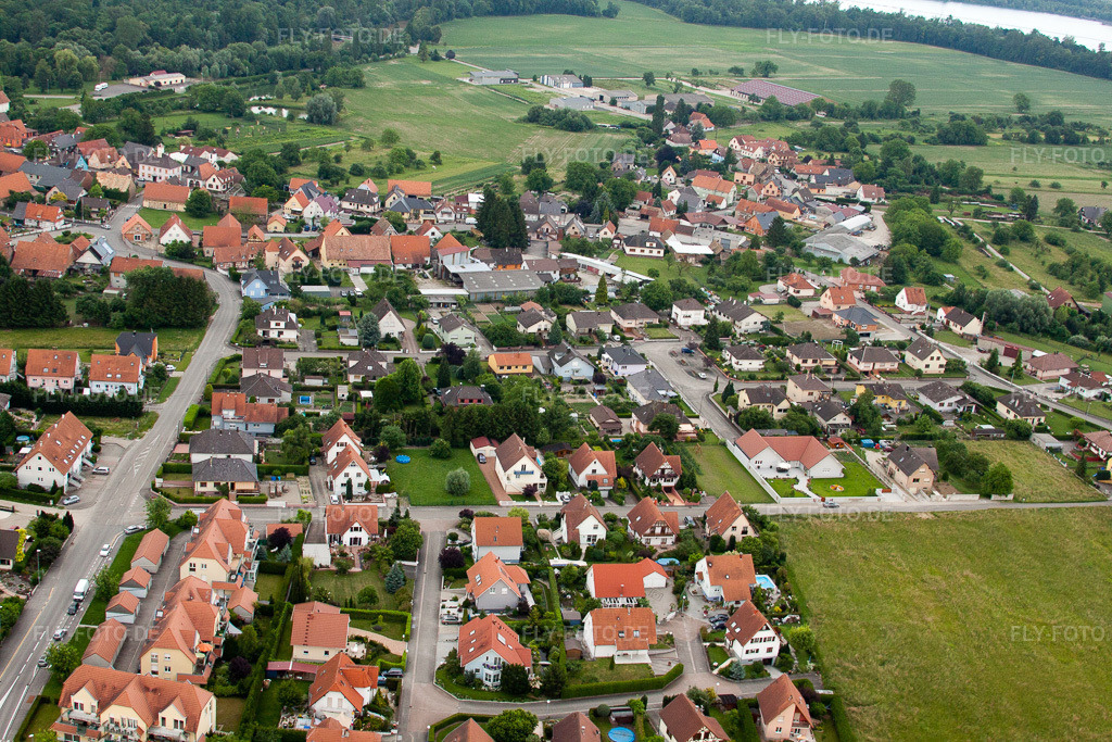 Luftbild: Ortsansicht in Stattmatten im Bundesland Bas-Rhin in Frankreich. Foto: IMG_28813.jpg vom 14.06.2010 durch Werner Riehm/FLY-FOTO.de