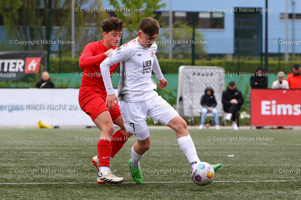 NH_EimsbüttelerTVU17_FCStPauliU16_U17Regionalliga_20042024 | #9 Jannis Georgiadi (Eimsbütteler TV U17), #7 Elias Jonny Höcker (FC St. Pauli U16)

Fußball I Junioren I B-Junioren Regionalliga Nord I Saison 2023/2024 I 20. Spieltag I Eimsbütteler TV U17 - FC St. Pauli U16 I 20.04.2024 I Sportplatz Hoheluft
