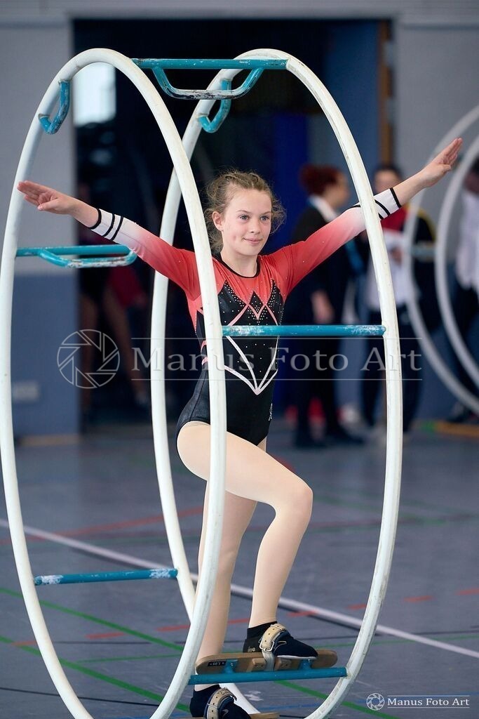 2024-06-21-B-DSC01003 | Professionelle Sportfotografie in Hamburg, Schleswig-Holstein und Niedersachsen – spezialisiert auf Rhönrad, Geräteturnen, Leistungsturnen und rhythmische Sportgymnastik. Bundesweite Begleitung von Rhönrad-Events. Jetzt Sport-Fotos - Realisiert mit Pictrs.com