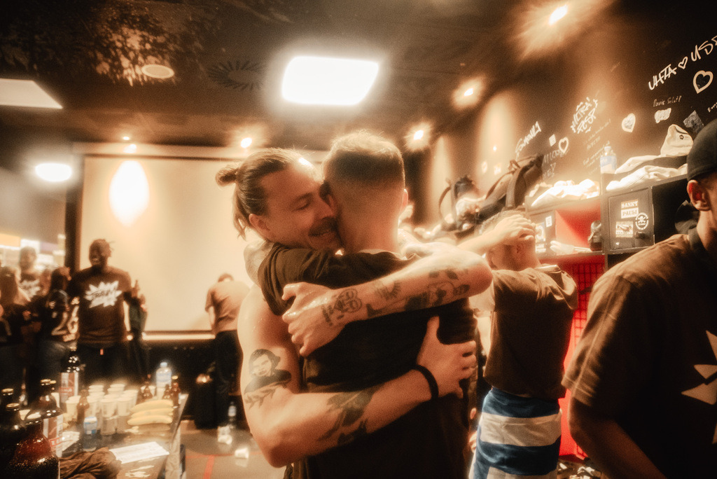 DSC03184 | Der offizielle Shop für FC St. Pauli Fotos. Wähle aus Spielszenen & Fanmomenten dein FCSP Wunschformat. Wir liefern Millerntor-Atmosphäre.