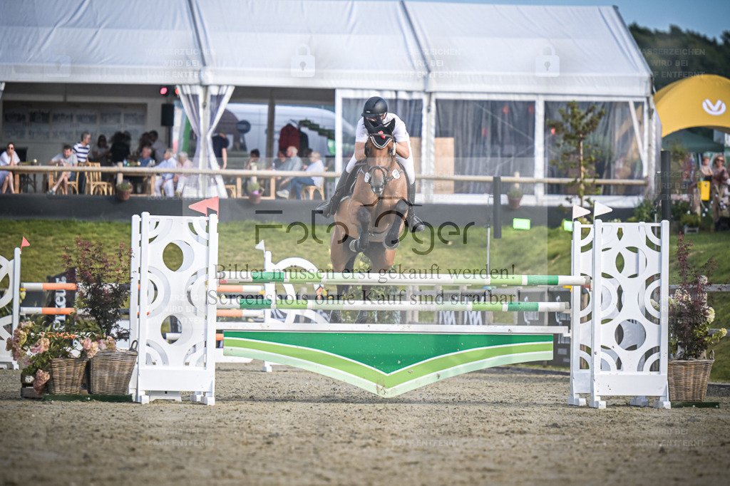 DOS_3002 | Entdecke hochwertige Reitturnierfotos von Foto Oger. Professionell, emotional und authentisch – jetzt Lieblingsmomente im Shop bestellen. - Realisiert mit Pictrs.com