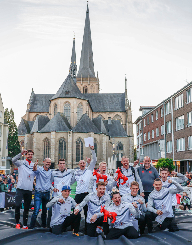 top-top.de 240913-237 | Foto, Video, Fotografie, Videografie, Fotobox, DJ, Discjockey, Musik, Musikbox, Veranstaltung, Photobooth, Amazon, Ebay, Buchtipp, Bestseller, Autor, Verlag, Buch, Wesel, Hamminkeln, NRW, Dinslaken, Rees, Drohne, Hochzeit, Party, Fotobox, Wesel, Fotograf