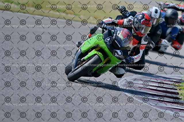 26BT02-1026 | markuskiefer.com - Realisiert mit Pictrs.com