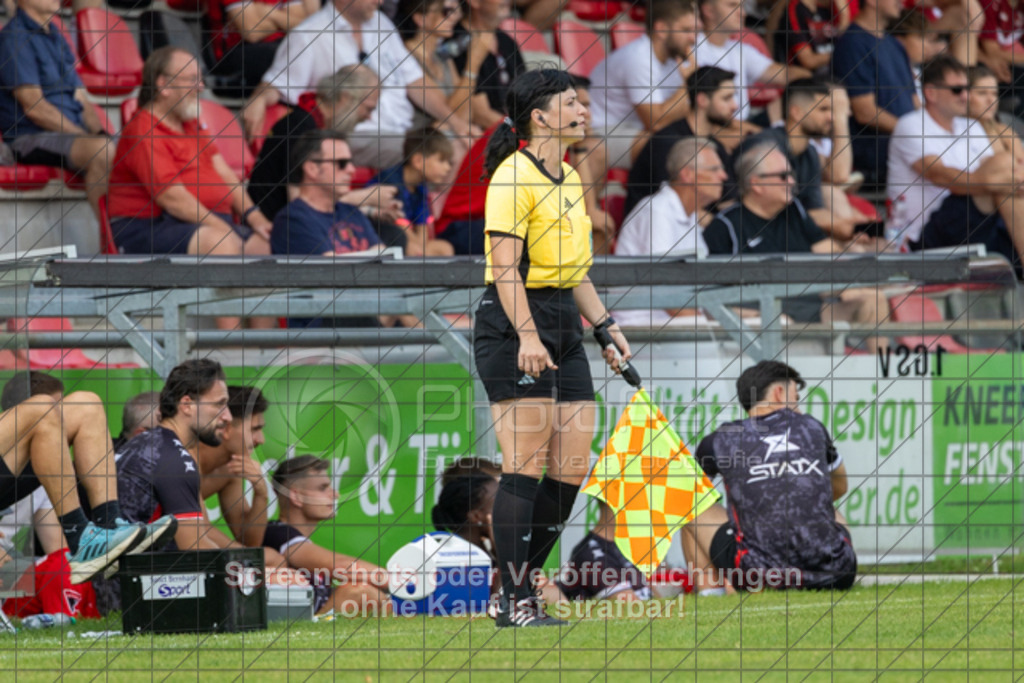 20250816_155028_0925 | #,1.Göppinger SV (rot) vs. FSV 08 Bietigheim-Bissingen (blau), Fußball, Oberliga BW, wfv, 03. Spieltag, Saison 2025/2026, Rasensportplatz Stadion SV Göppingen, Hohenstaufenstr. 116, 73033 Göppingen, 16.08.2025 - 14:00 Uhr,Foto: PhotoPeet-Sportfotografie/Peter Harich
