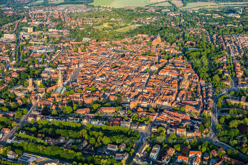 Lüneburg_Altstadt_ELS_3293050623 | LüNEBURG 05.06.2023 Altstadtbereich und Innenstadtzentrum in Lüneburg im Bundesland Niedersachsen, Deutschland. // Old Town area and city center in Lueneburg in the state Lower Saxony, Germany. Foto: Martin Elsen