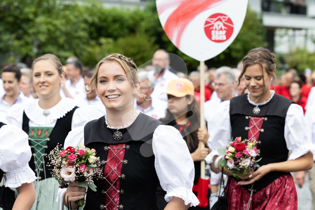 ESAF2025_Freitag_4030 | Die Schwinger des Schwyzer Kantonalen Schwingerverbandes: Fotos, die Dynamik und Leidenschaft festhalten, sowie emotionale Momente aus dem traditionellen Schwingsport zeigen. - Realisiert mit Pictrs.com