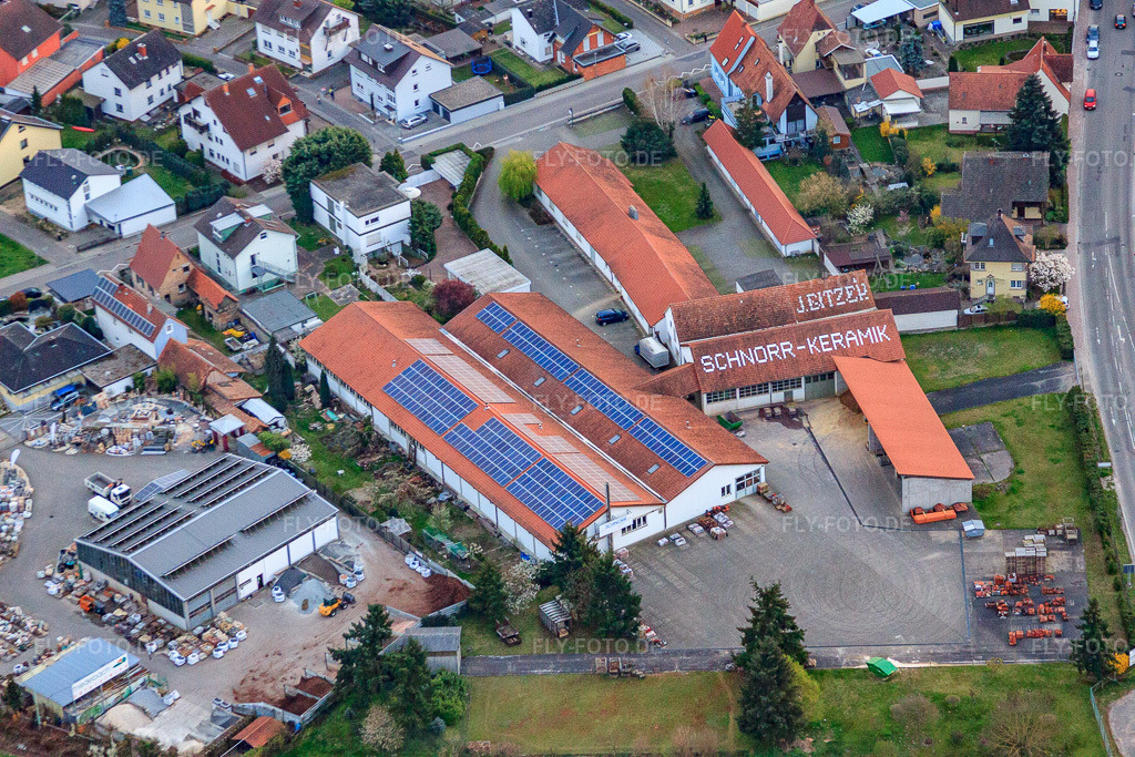 Luftbild: Schnorr Keramik GmbH in Rheinzabern im Bundesland Rheinland-Pfalz in Deutschland.Foto: IMG_63590.jpg vom 28.03.2014 durch Werner Riehm/FLY-FOTO.deAuflösung des Originals: 4752 x 3168 pxSchnorr Keramik