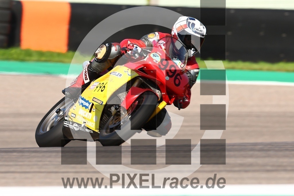 0996-20240820_03519 | Schöne Erinnerungen an spannende Momente - das festzuhalten ist unser Job. PIXELrace.de ist seit 2003 auf den Rennstrecken Europas unterwegs um die Action draußen beim Fahren und die wunderbare Stimmung imm Fahrerlager für euch einzufangen.