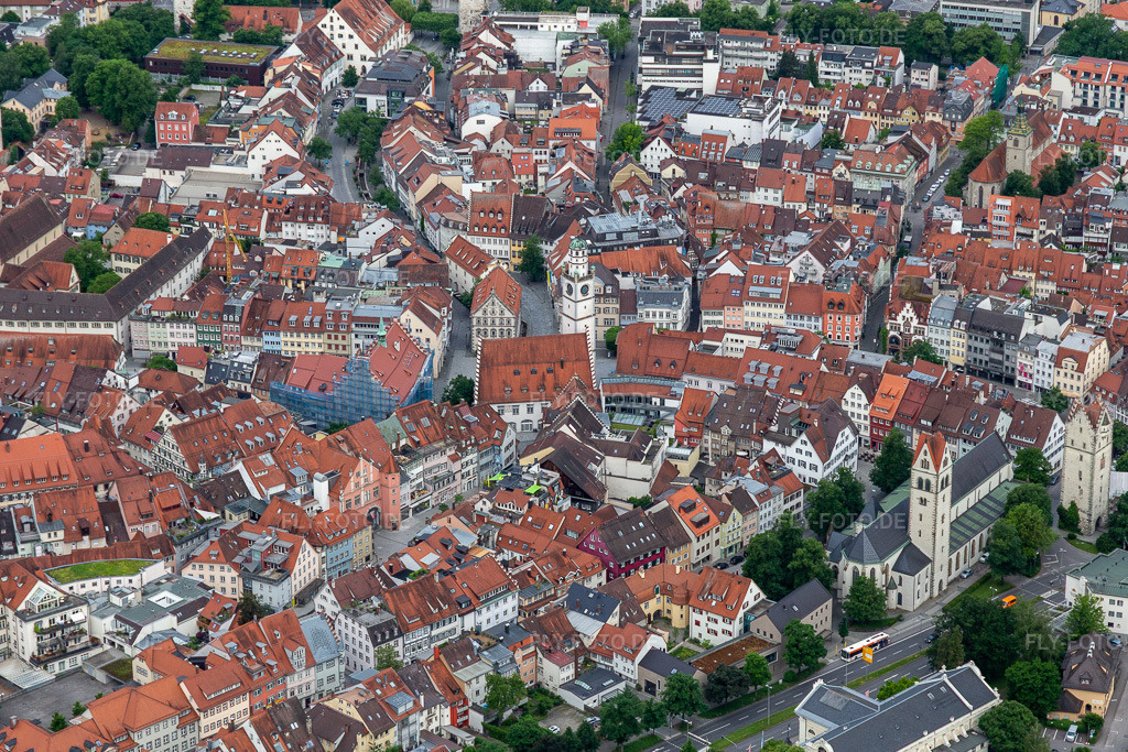 Historische Altstadt mit  Blaserturm und  Schwörsaal www.ravensburg.de | Luftbild: Historische Altstadt mit  Blaserturm und  Schwörsaal www.ravensburg.de in Ravensburg im Bundesland Baden-Württemberg in Deutschland. Foto: IMG_131955.jpg vom 26.05.2022 durch ©2025 Werner Riehm fly-foto.de/copyright - Realisiert mit Pictrs.com